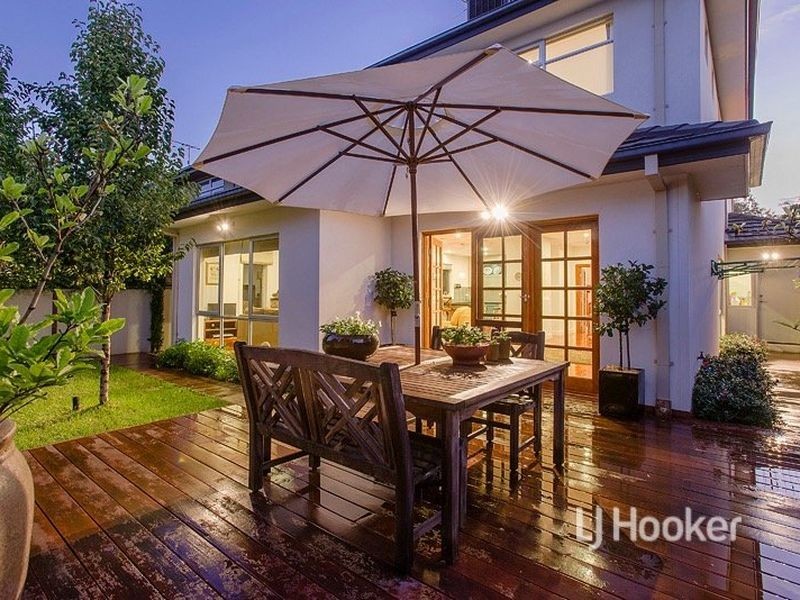 10 Freshwater Point, Sanctuary Lakes VIC 3030