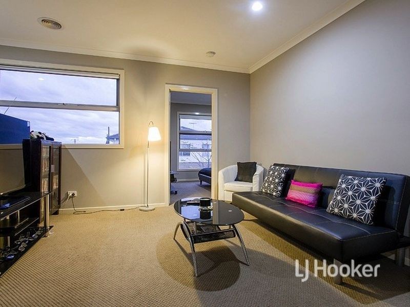 16 Admiralty Lane, Sydenham VIC 3037