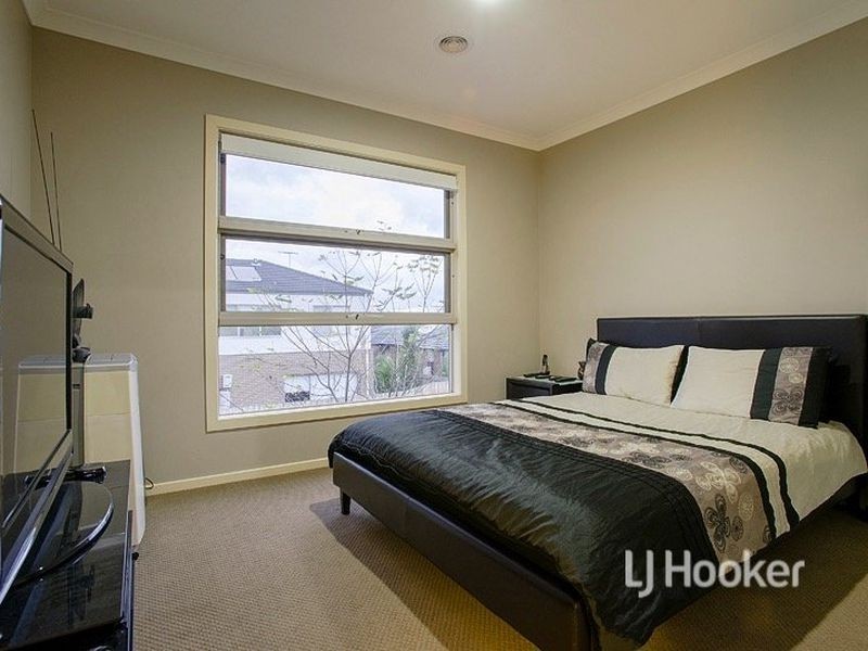 16 Admiralty Lane, Sydenham VIC 3037