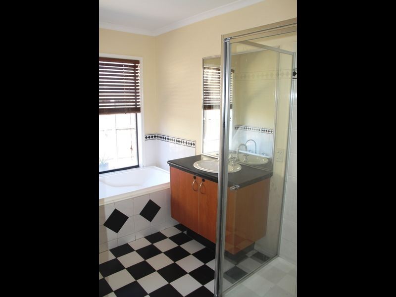 86 Lennon Boulevard, Point Cook VIC 3030