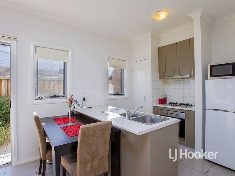 6/12 Vilnius Way, Truganina VIC 3029