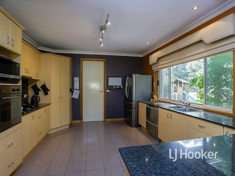 28 Lakeside Drive, Sanctuary Lakes VIC 3030