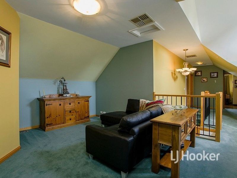 28 Lakeside Drive, Sanctuary Lakes VIC 3030