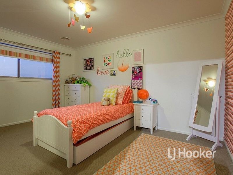 6 Urchin Way, Point Cook VIC 3030