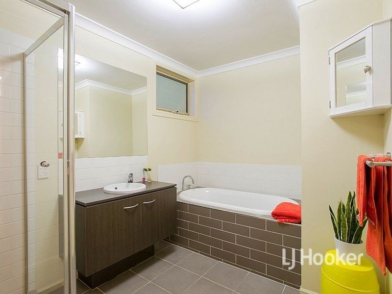 6 Urchin Way, Point Cook VIC 3030