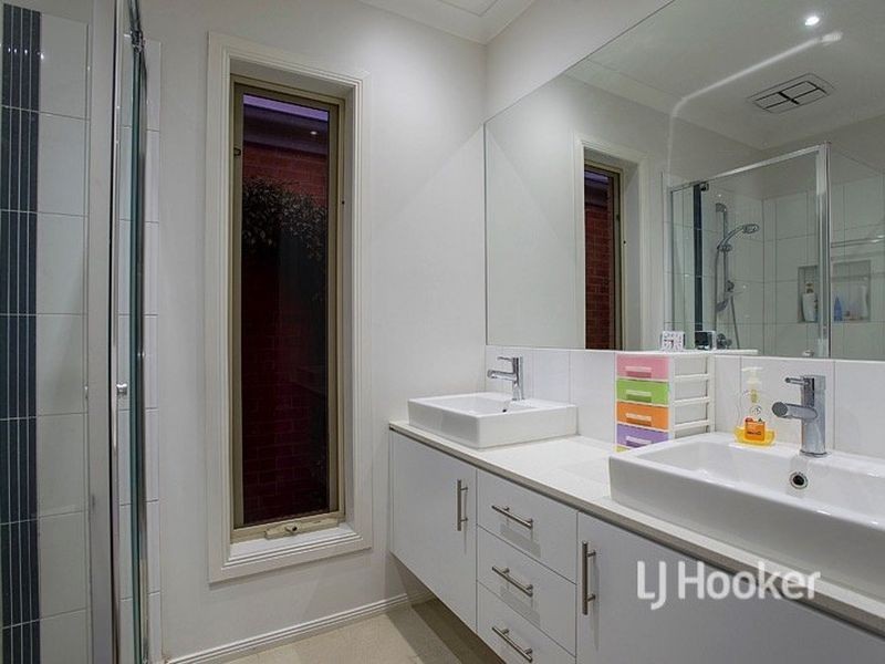 18 Ionian Way, Point Cook VIC 3030