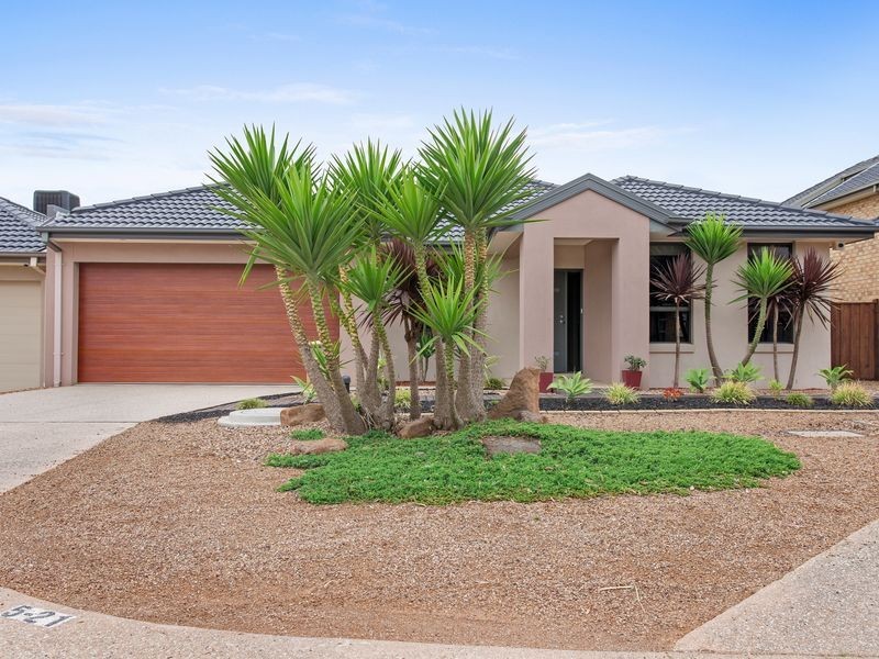 6 Fifth Avenue, Sanctuary Lakes VIC 3030