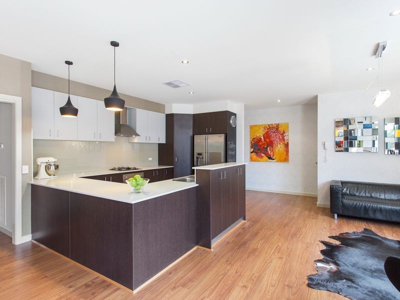 6 Fifth Avenue, Sanctuary Lakes VIC 3030