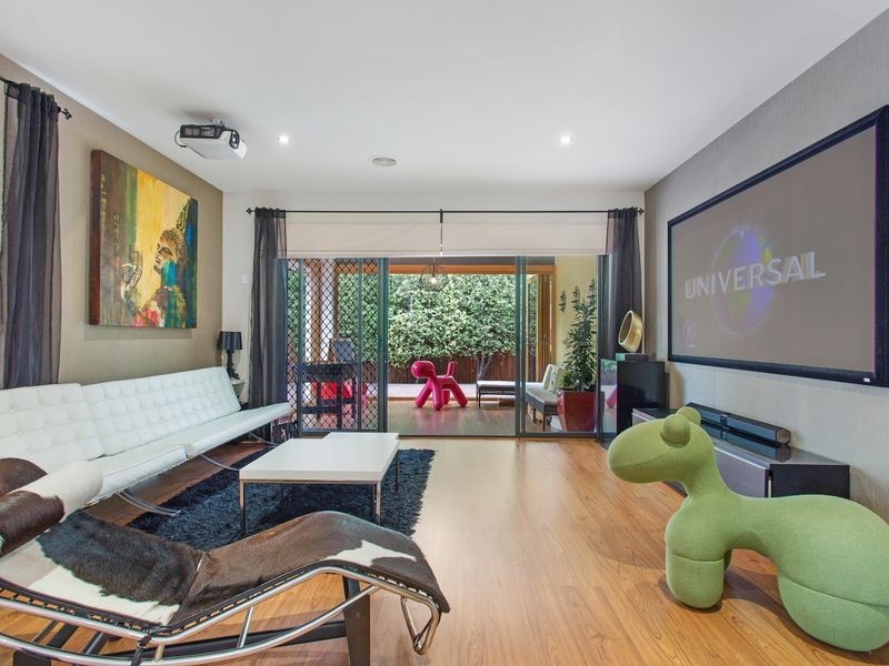 6 Fifth Avenue, Sanctuary Lakes VIC 3030