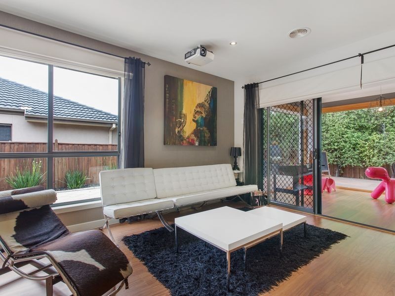 6 Fifth Avenue, Sanctuary Lakes VIC 3030