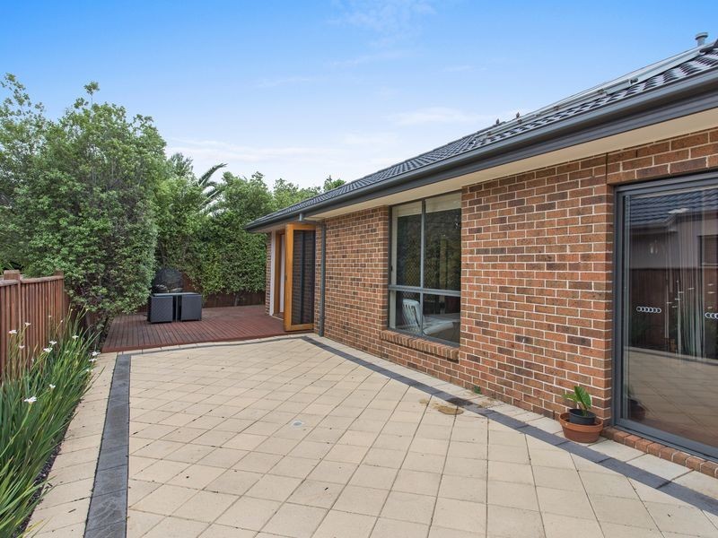 6 Fifth Avenue, Sanctuary Lakes VIC 3030