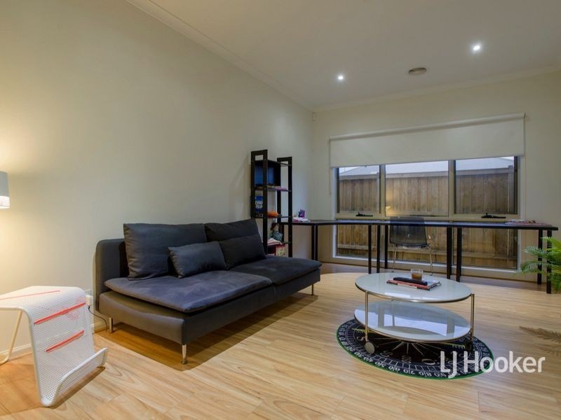 8 Jones Way, Williams Landing VIC 3027