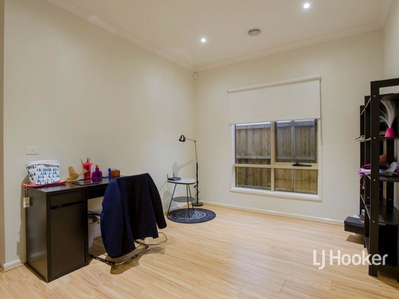 8 Jones Way, Williams Landing VIC 3027