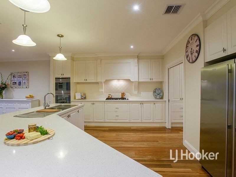 37 Celebration Drive, Sanctuary Lakes VIC 3030