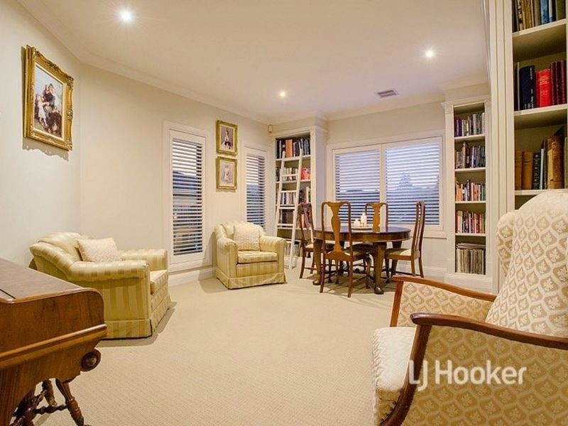 37 Celebration Drive, Sanctuary Lakes VIC 3030