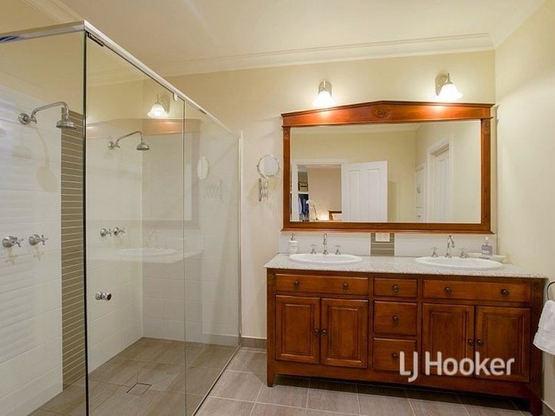 37 Celebration Drive, Sanctuary Lakes VIC 3030
