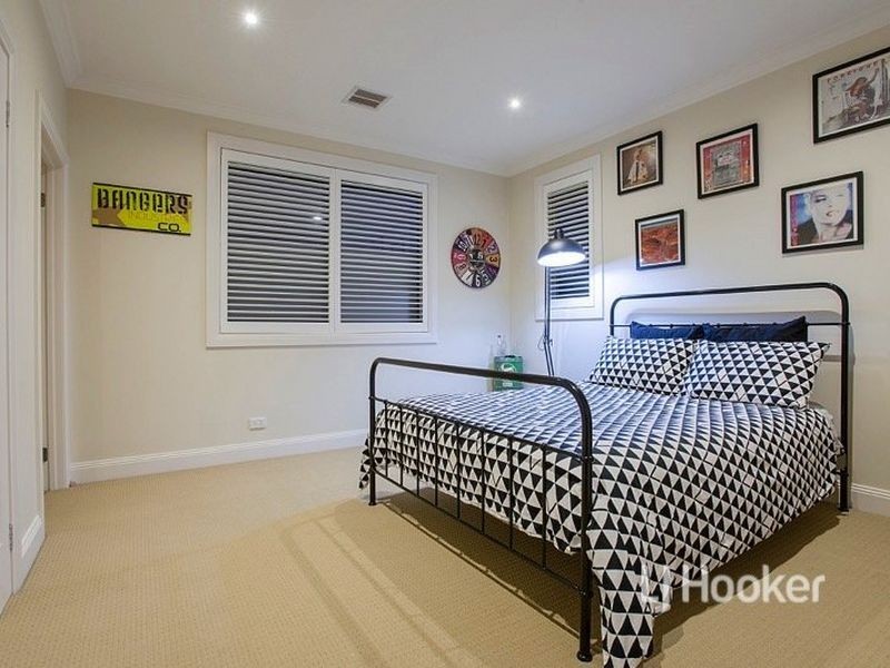 37 Celebration Drive, Sanctuary Lakes VIC 3030