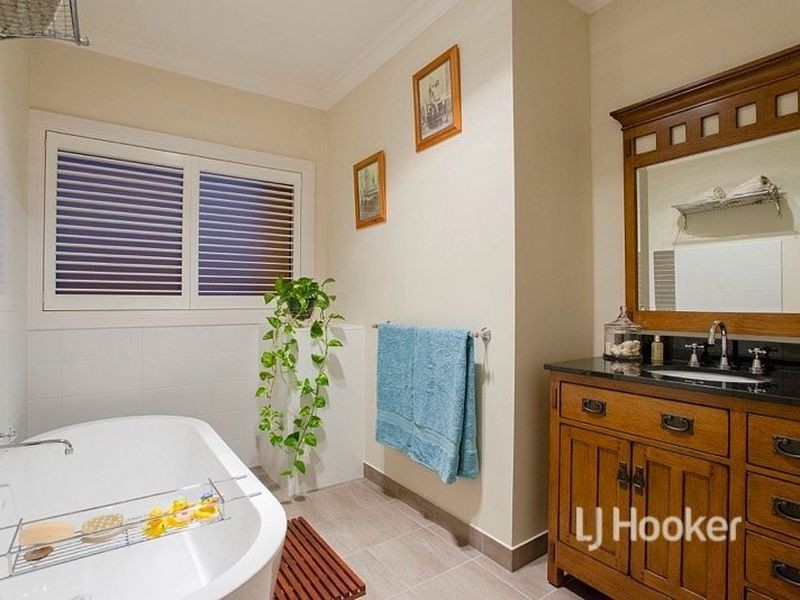37 Celebration Drive, Sanctuary Lakes VIC 3030