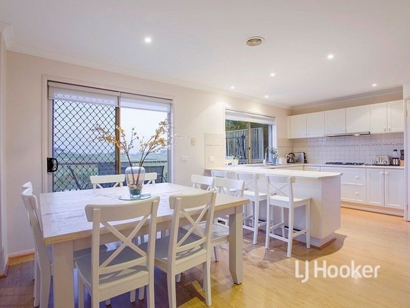 11 Fifth Avenue, Sanctuary Lakes VIC 3030