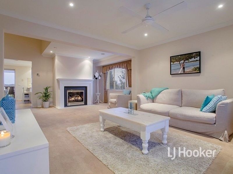 11 Fifth Avenue, Sanctuary Lakes VIC 3030