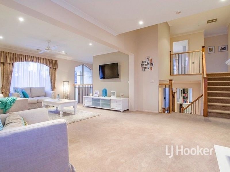 11 Fifth Avenue, Sanctuary Lakes VIC 3030
