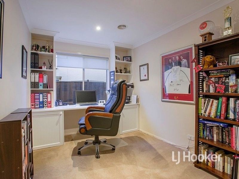 11 Fifth Avenue, Sanctuary Lakes VIC 3030