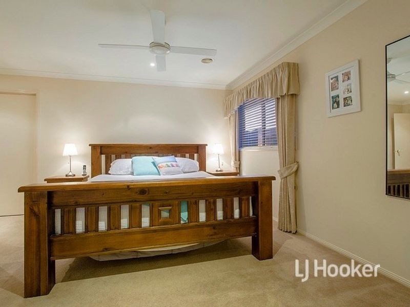 11 Fifth Avenue, Sanctuary Lakes VIC 3030