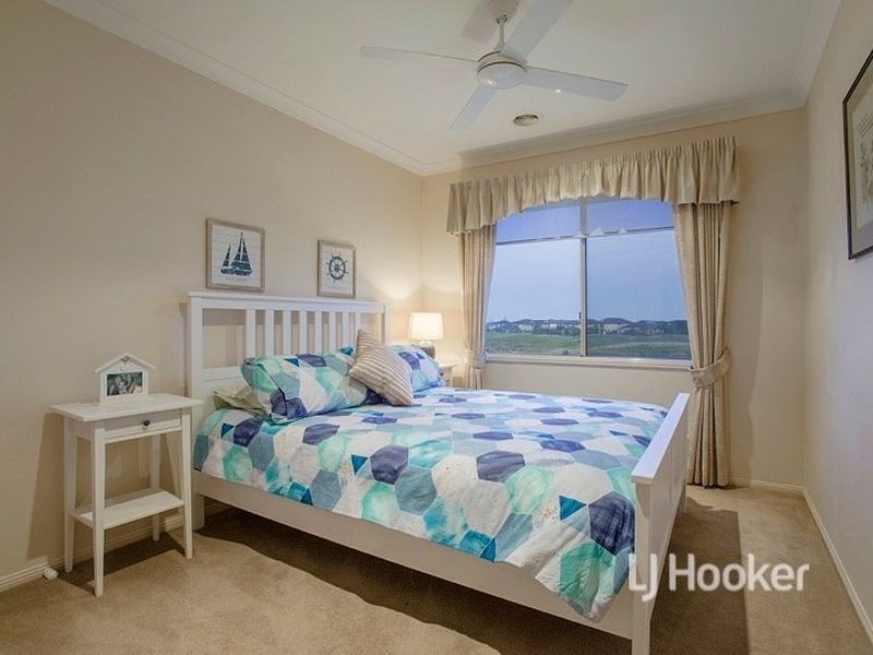 11 Fifth Avenue, Sanctuary Lakes VIC 3030