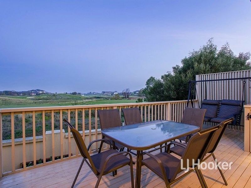 11 Fifth Avenue, Sanctuary Lakes VIC 3030