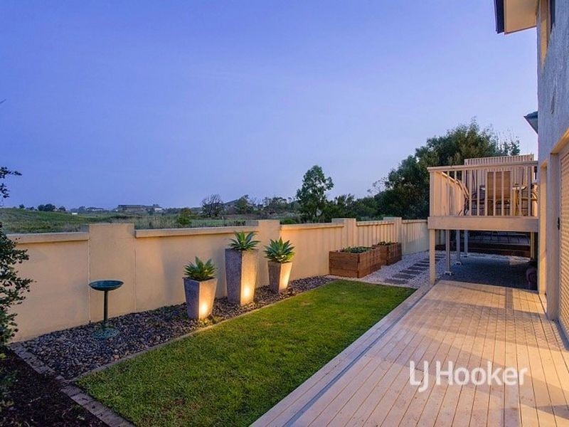 11 Fifth Avenue, Sanctuary Lakes VIC 3030