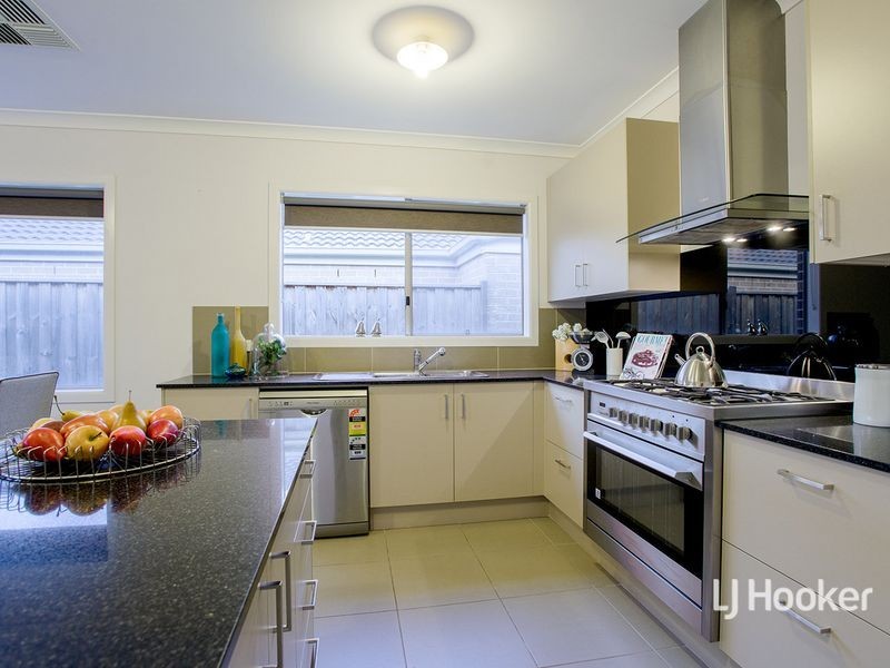 16 Ionian Way, Point Cook VIC 3030