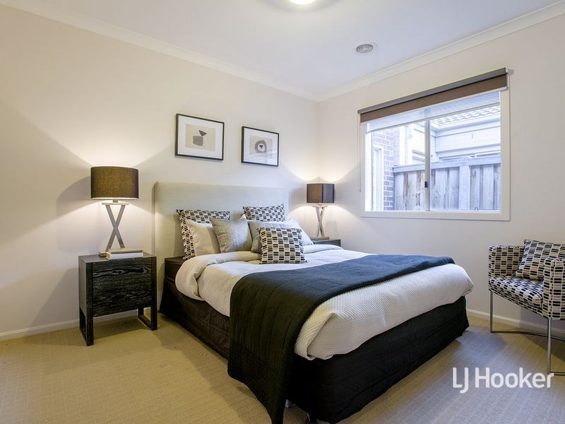 16 Ionian Way, Point Cook VIC 3030