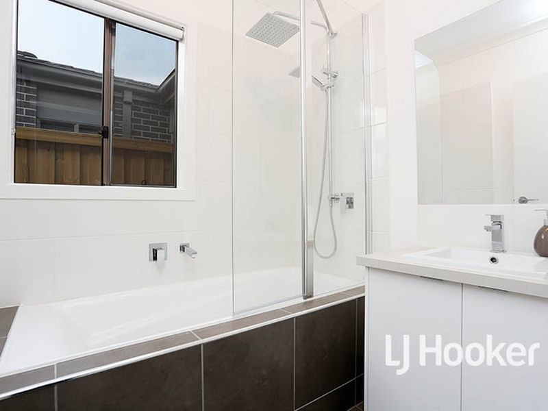 15 Sissinghurst Street, Truganina VIC 3029