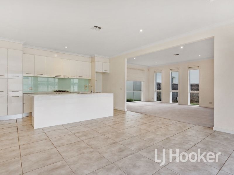 3 Signature Boulevard, Sanctuary Lakes VIC 3030