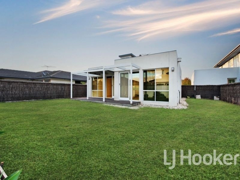3 Signature Boulevard, Sanctuary Lakes VIC 3030