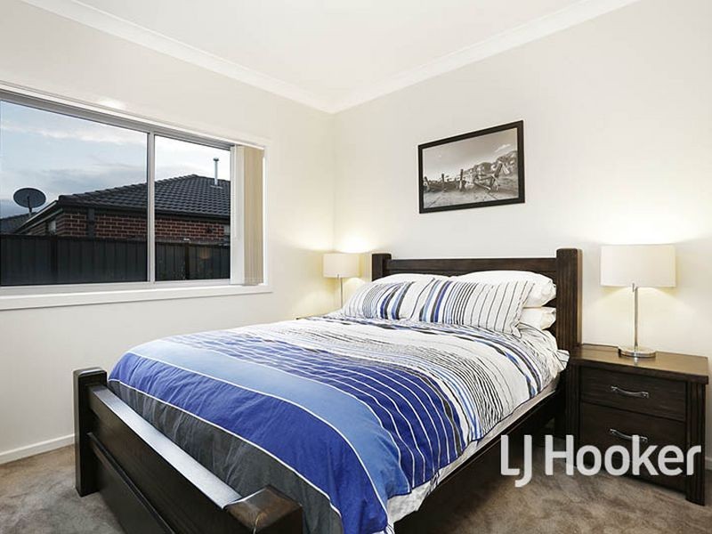 8 Regal Road, Point Cook VIC 3030