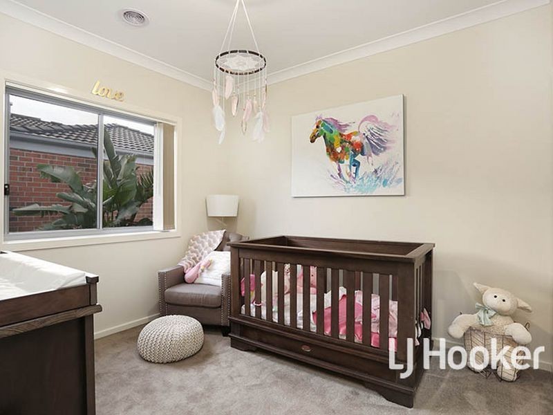 8 Regal Road, Point Cook VIC 3030