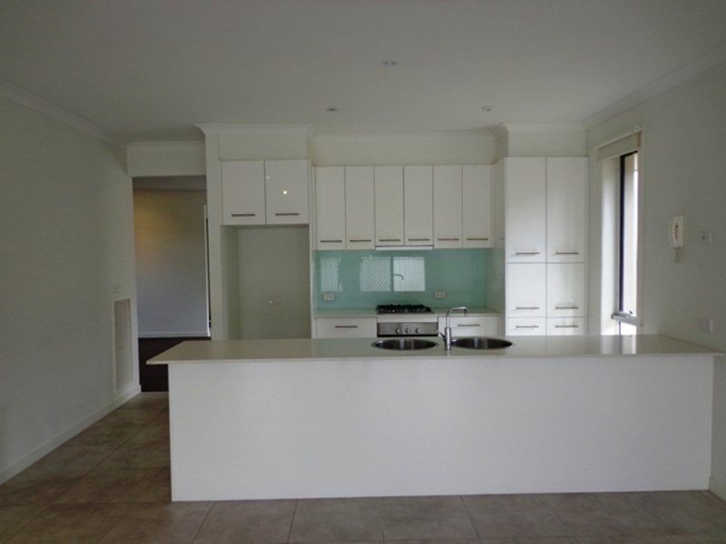 56 Signature Boulevard, Sanctuary Lakes VIC 3030