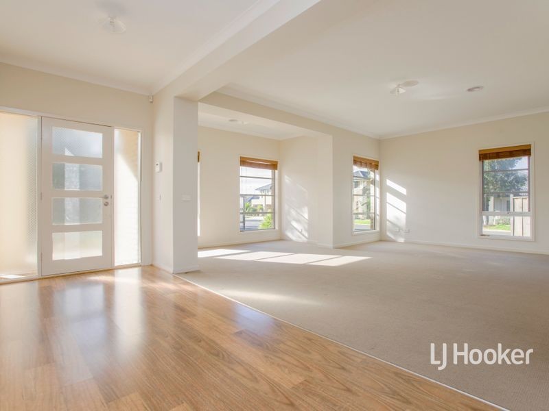 1 Foreshore Court, Sanctuary Lakes VIC 3030