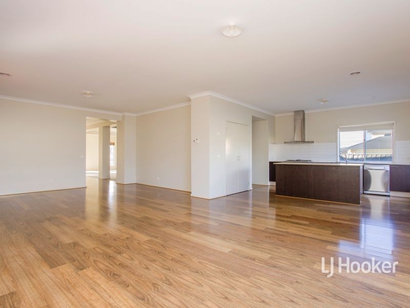 1 Foreshore Court, Sanctuary Lakes VIC 3030