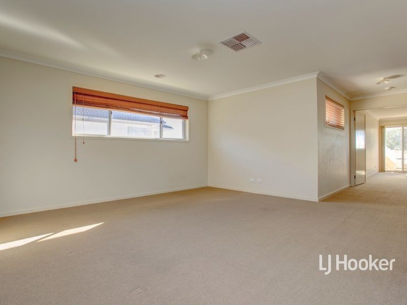 1 Foreshore Court, Sanctuary Lakes VIC 3030