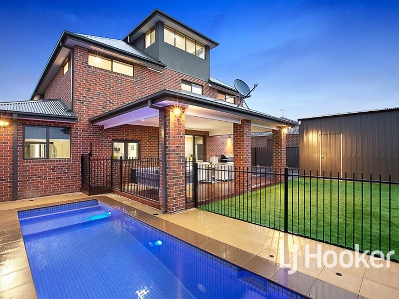 18 Cordner Way, Point Cook VIC 3030