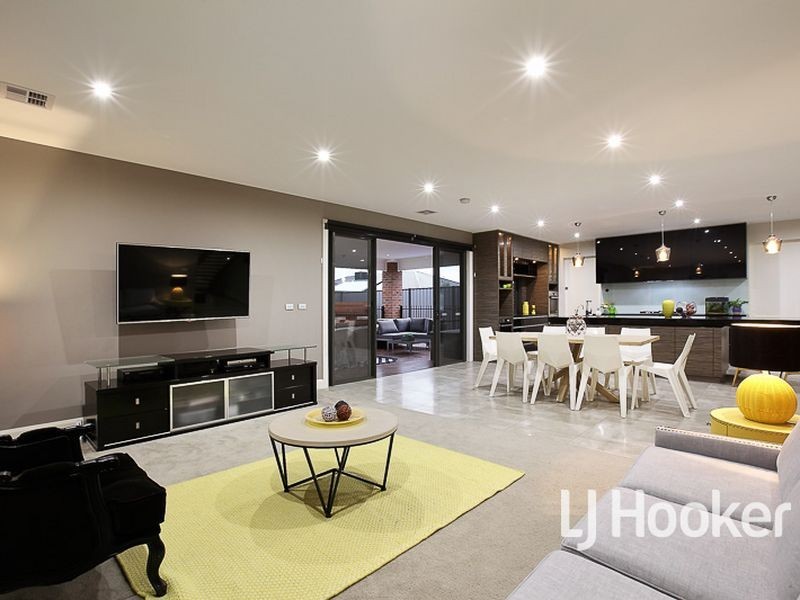 18 Cordner Way, Point Cook VIC 3030