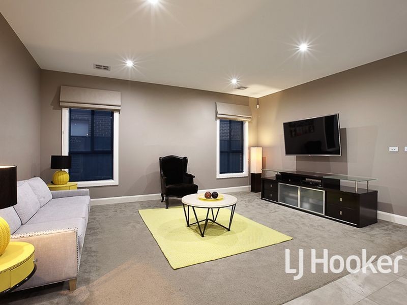 18 Cordner Way, Point Cook VIC 3030