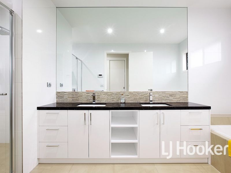 18 Cordner Way, Point Cook VIC 3030