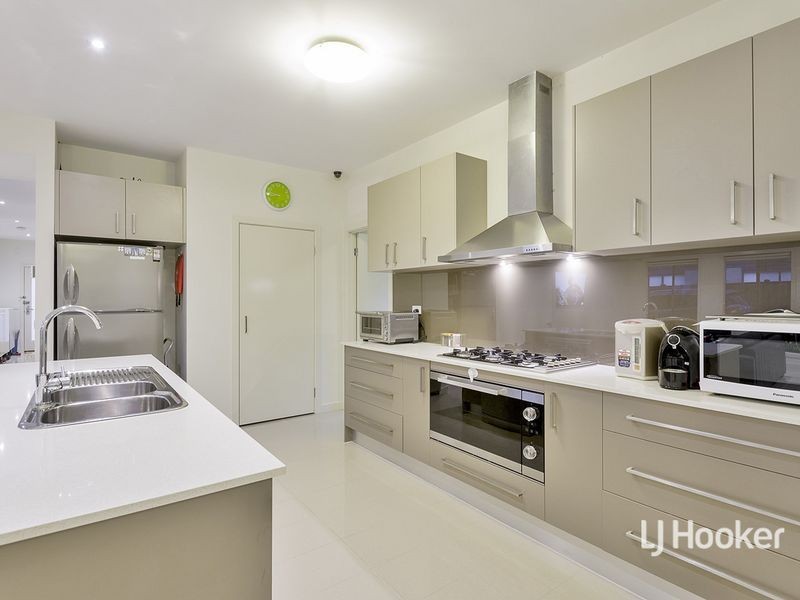 32 Marlin Crescent, Point Cook VIC 3030