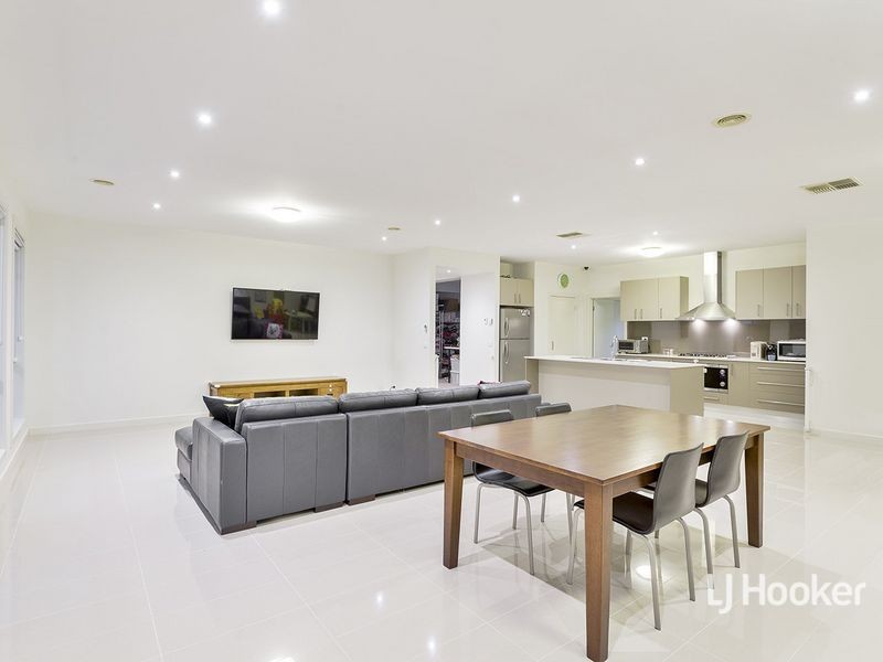32 Marlin Crescent, Point Cook VIC 3030