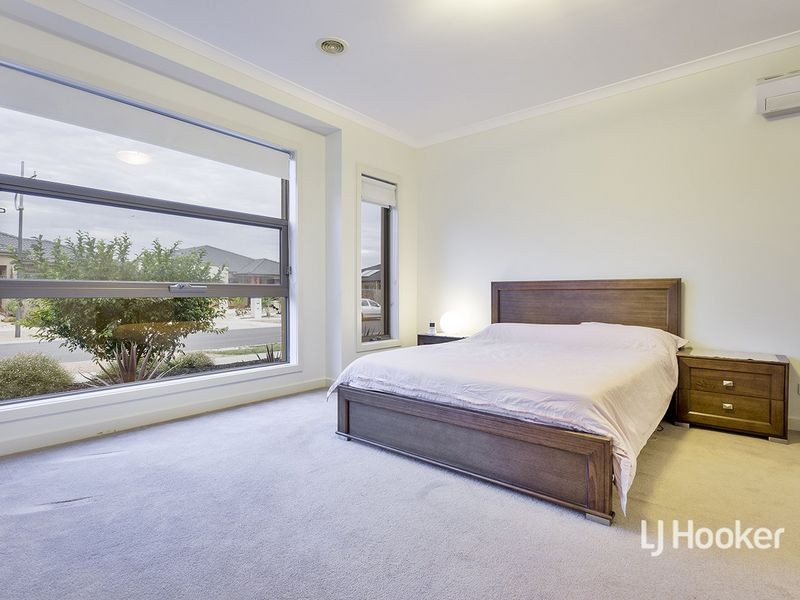 32 Marlin Crescent, Point Cook VIC 3030