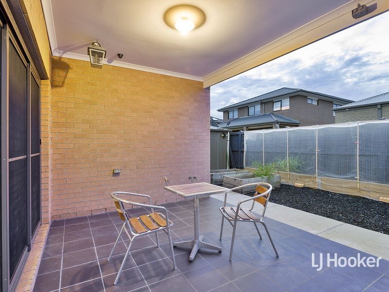 32 Marlin Crescent, Point Cook VIC 3030