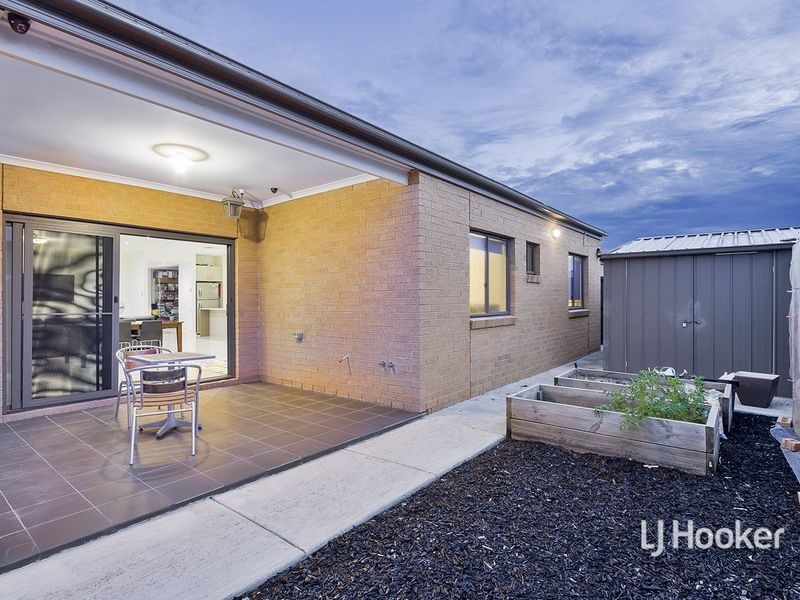 32 Marlin Crescent, Point Cook VIC 3030